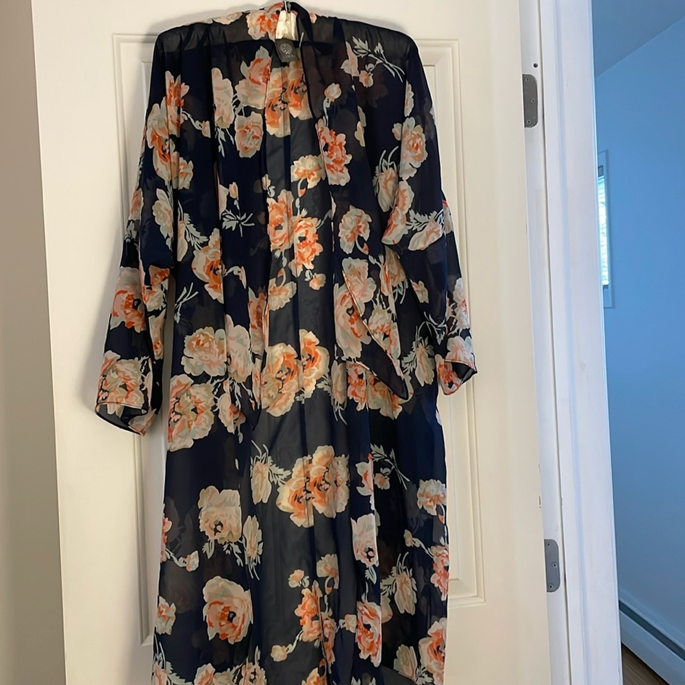 Vince Camuto floral kimono